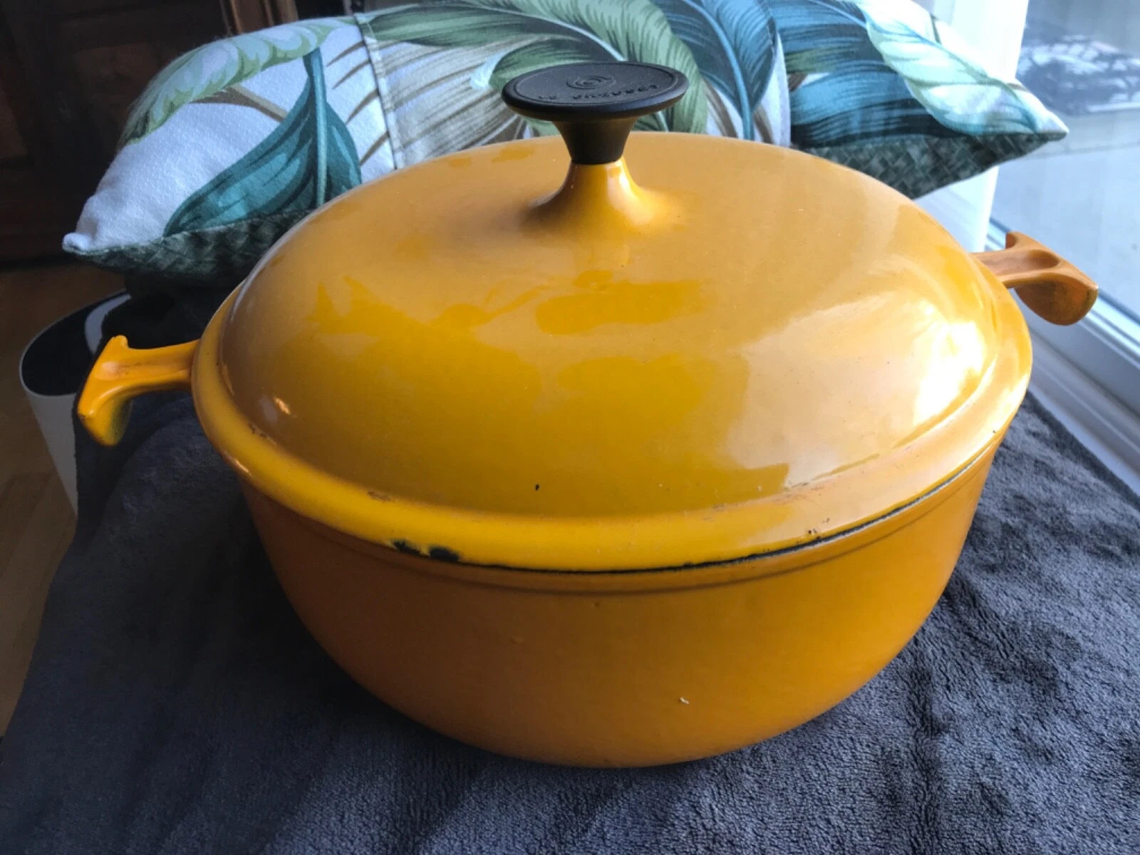 VTG Le Creuset #26D Yellow/Orange Enzo Mari La Mama Cast Iron Dutch Oven w/Lid