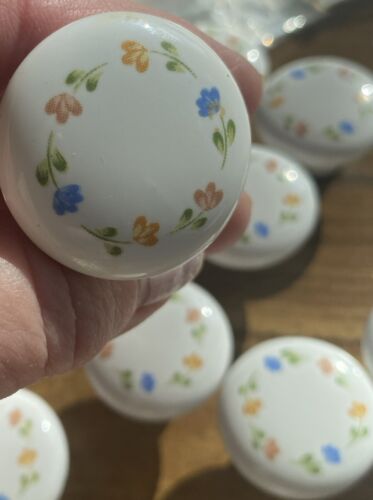 Set 20 Vintage White Ceramic Porcelain Cabinet Knobs Pulls Floral Cottage Shabby - Picture 3 of 7