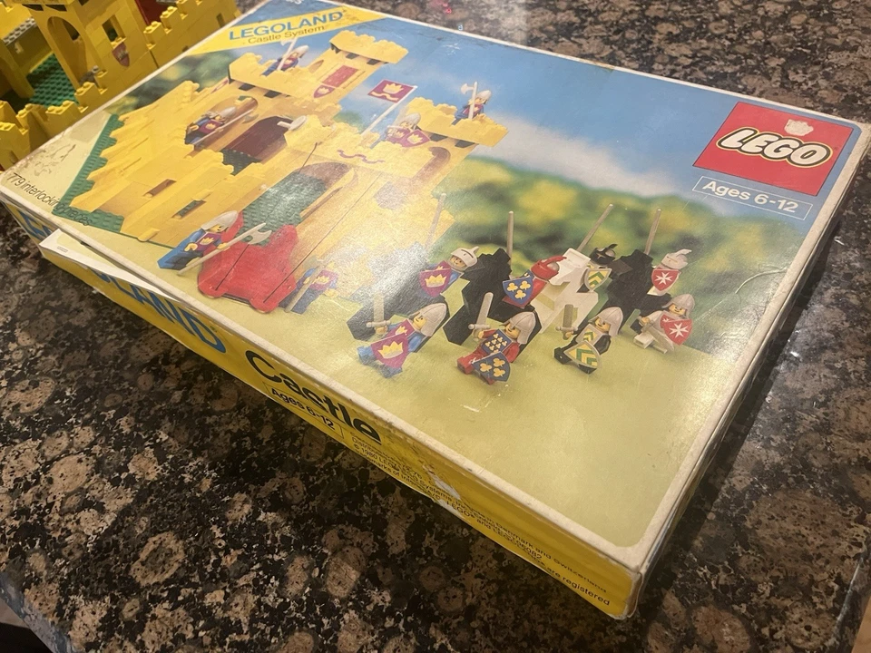 LEGO 375 Yellow Classic Castle OR 6075 - Image 3 of 4