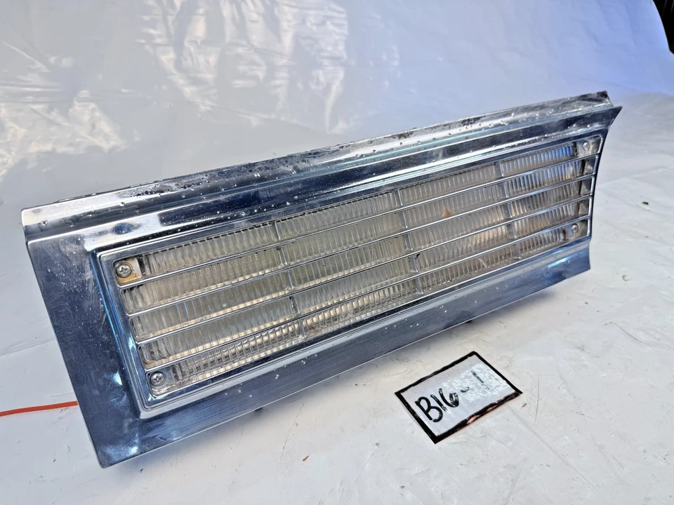 1965 CADILLAC DEVILLE LUZ DE ESTACIONAMENTO DIANTEIRA LATERAL DO MOTORISTA COM GRADE GM 5956355 B16-1 - Imagem 3 de 4