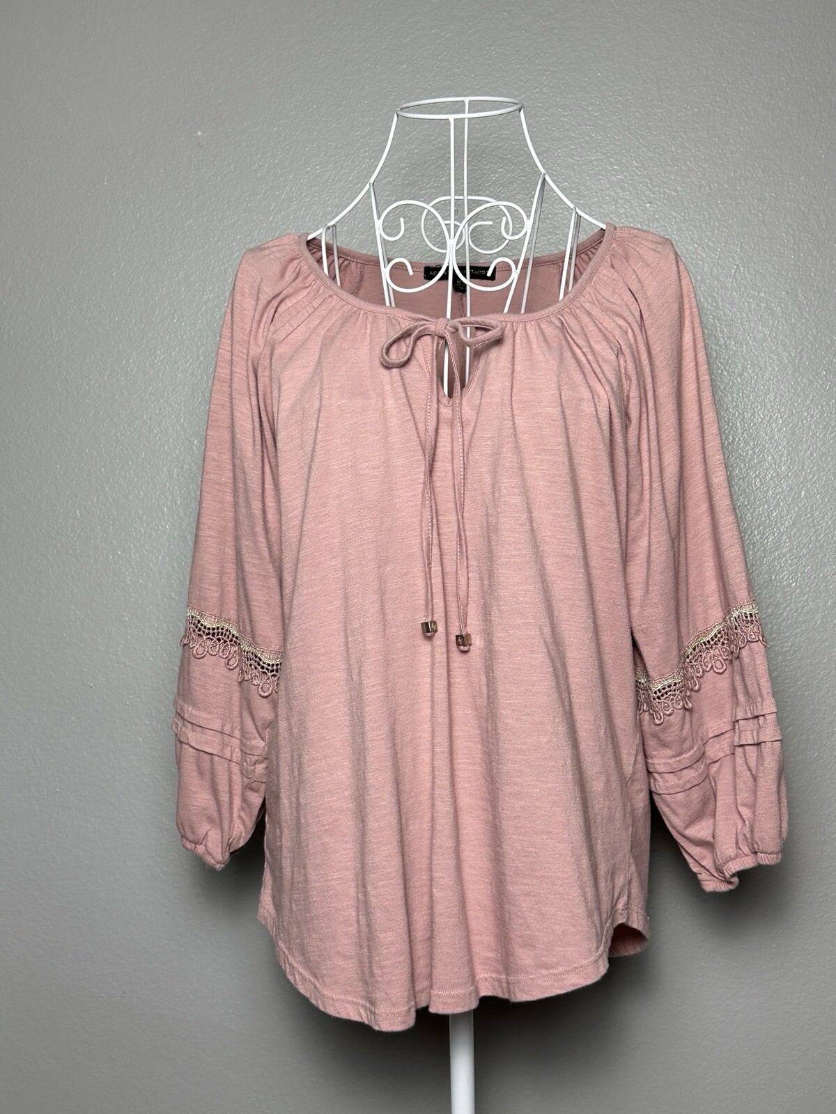 Adrienne Vittadini Peasant Top Size Medium Long Sleeve Pink Embroidered Accents