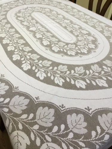 VTG Ecru color Lace Tablecloth floral patern Quaker 62" x 88" table decor USA - Picture 3 of 10