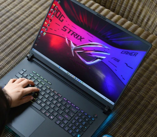 ASUS ROG Strix Scar 18 G835LW-SA045W / Win11 18" RTX5080 Ultra9 32G/1TB Laptop