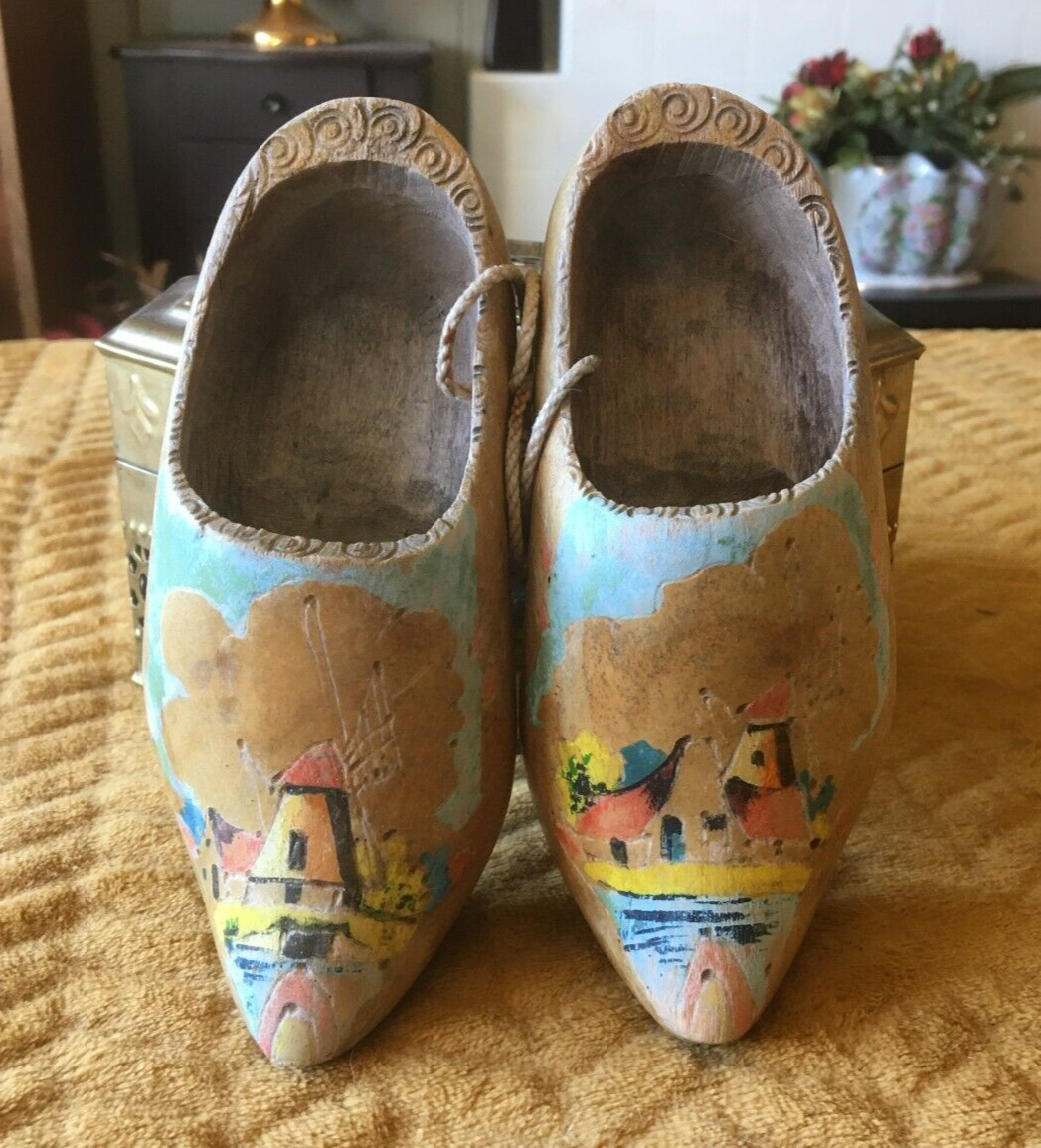 VINTAGE 1930s/20s WOODEN DUTCH SOUVENIR CLOGS/KLOMPEN ON HANGING