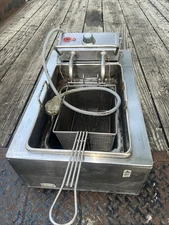 Wells F-49 Countertop 15lb Low Wattage Single Basket Electric Fryer 01#