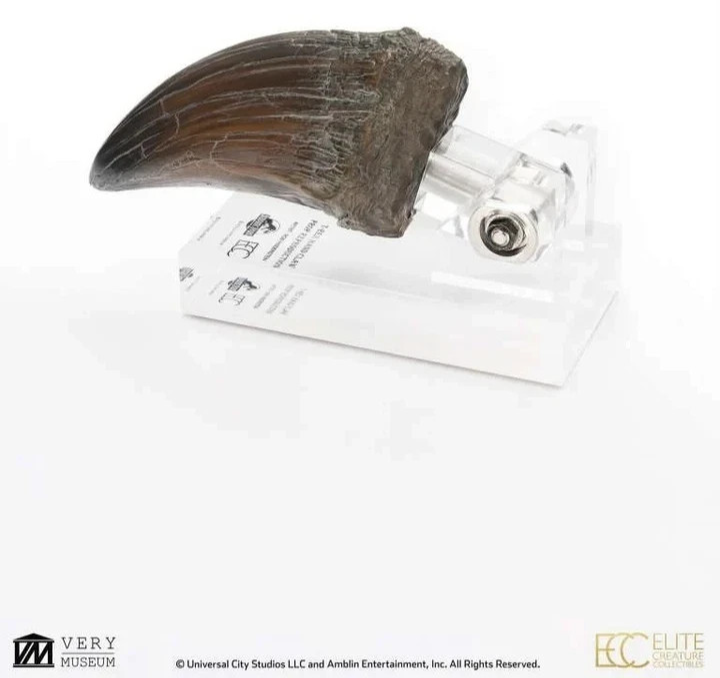 ELITE CREATURE COLLECTIBLES Jurassic Park T-Rex Hand Claw Prop
