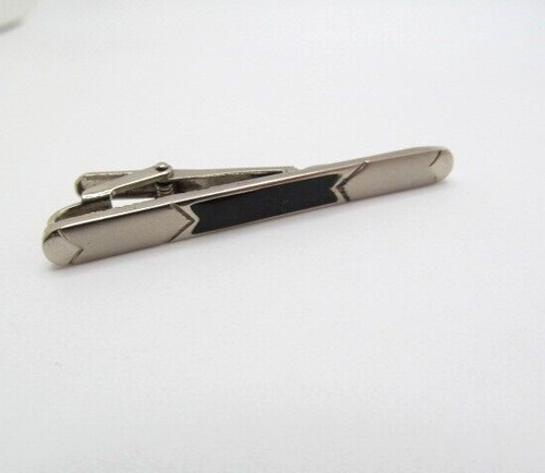 Fermacravatta vintage tono argento metallo spazzolato e lacca nera design a contrasto - Foto 1 di 4