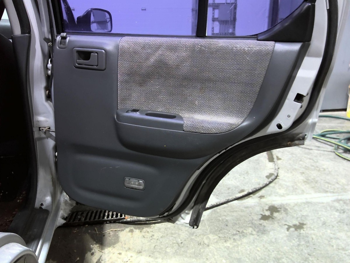 リヤドロ 1998 - 1999 Isuzu Rodeo Passenger RH Right Gray Rear Door Trim