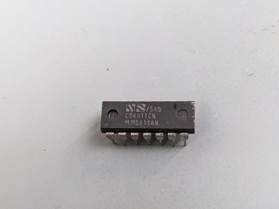 (2) MM5611AN Quad 2-Input NAND ICs