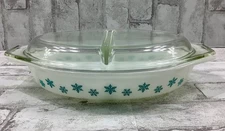 VINTAGE PYREX Snowflake Divided Casserole Dish Turquoise on White 1-1/2 QT w Lid