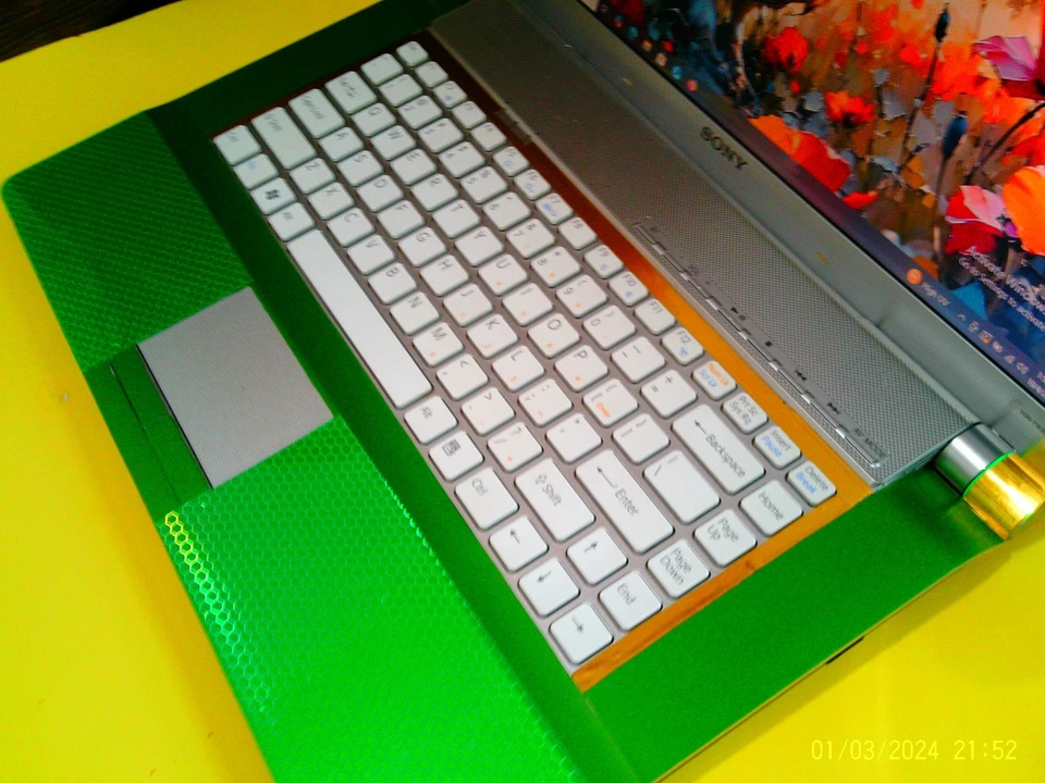 Sony Vaio POINT VENTURE vgn-fw351j,2.93ghz core 2x2,250ssd,4gb,16.4"hd bluray - Image 3 of 4