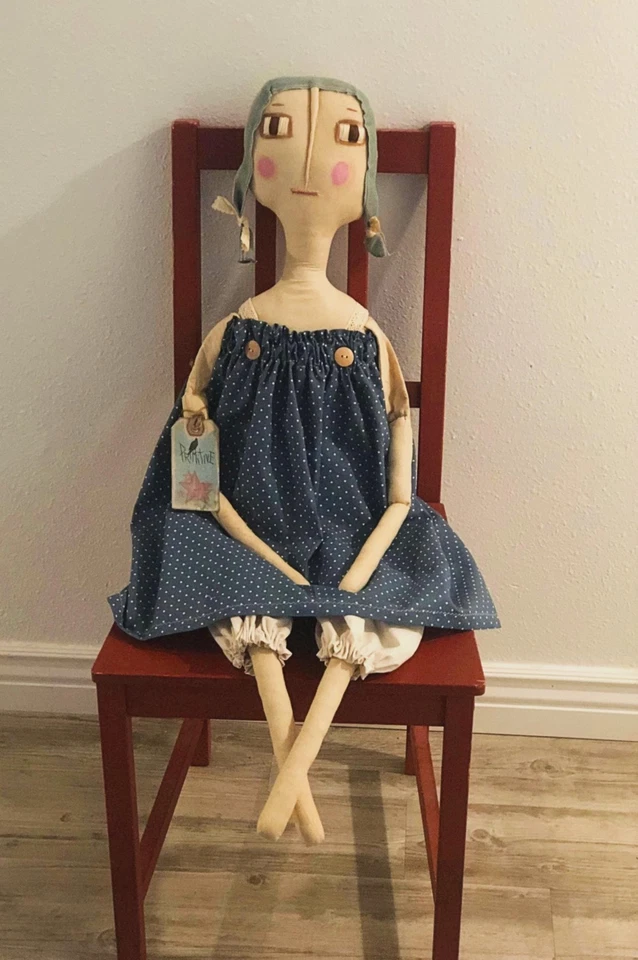 Hecho a pedido, muñeca primitiva, muñeca de arte popular, muñeca de tela, estilo granja Foto 2 de 4