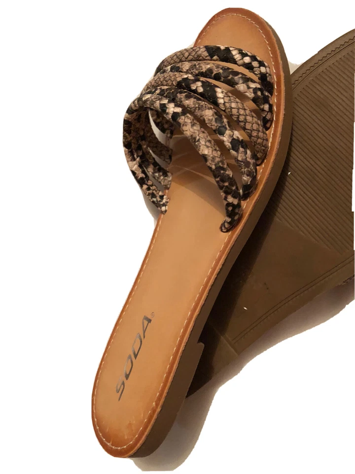Sandalias con tiras SODA de piel de serpiente color marrón tostado talla 8. Foto 3 de 4