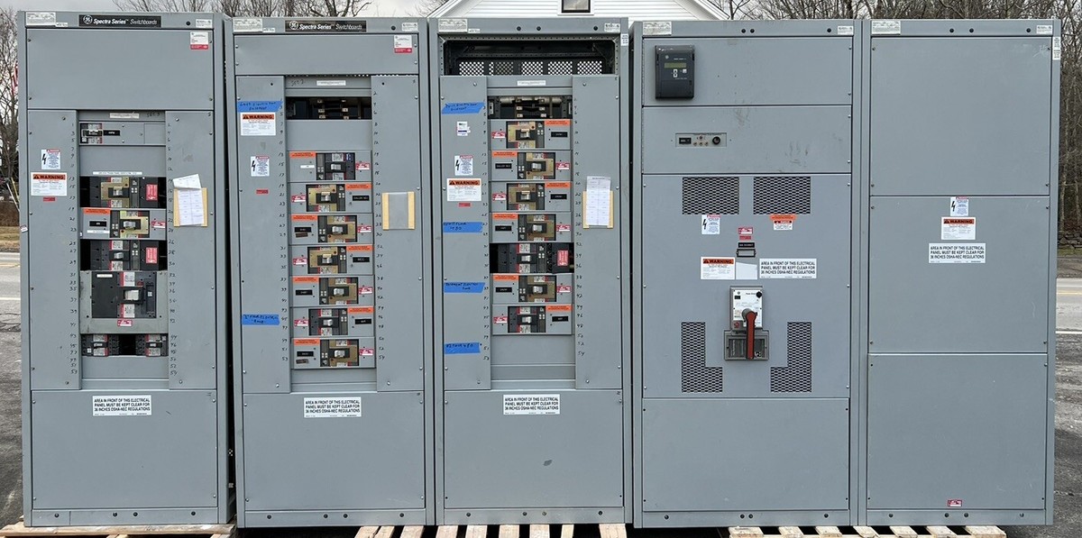ミルタンクページ GE 2500 Amp Main Breaker Switchboard 480/277V TP2525TTR