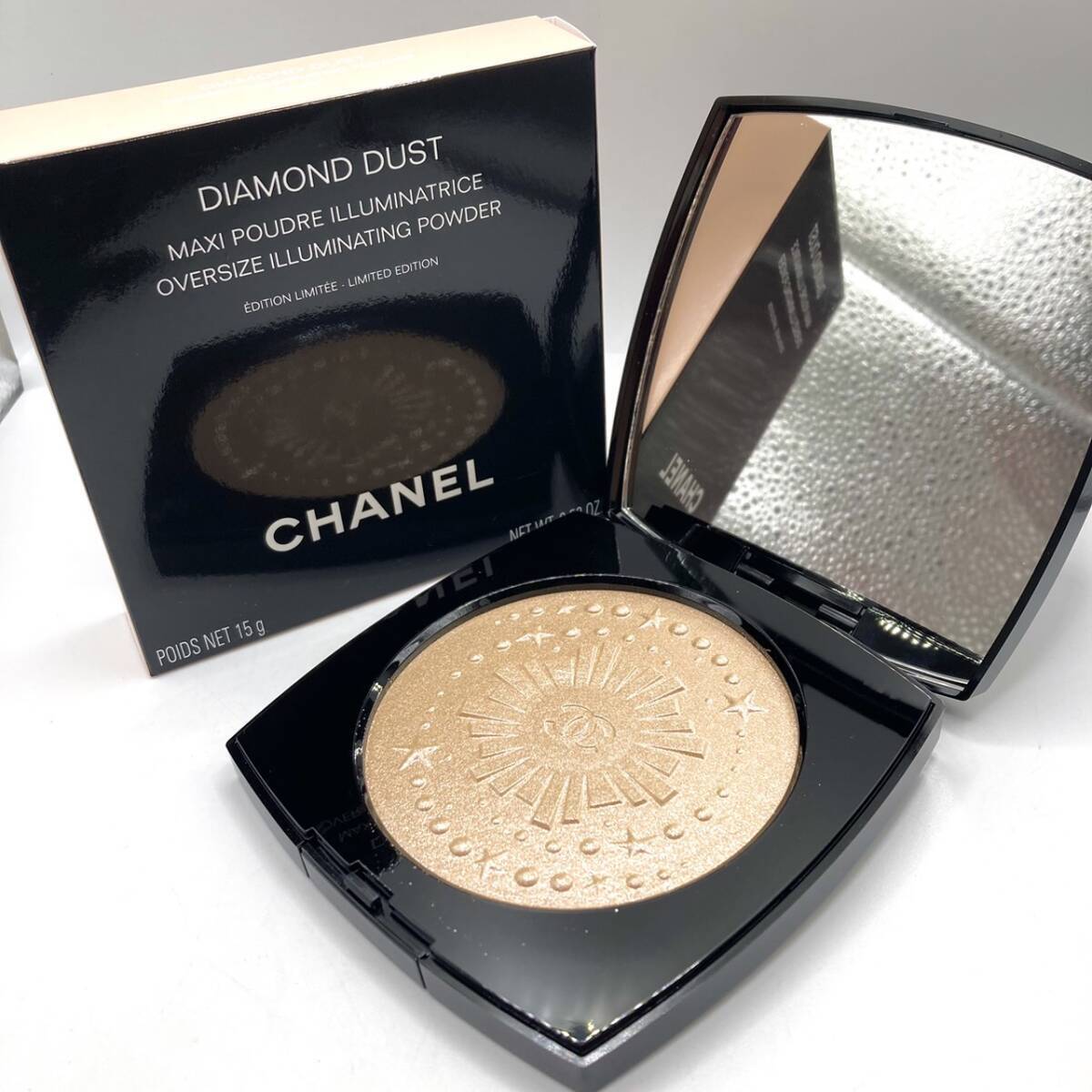CHANEL Diamond Dust Illuminating Powder Limited Edition CHANEL Diamond Dust Illuminating Powder Limited Edition