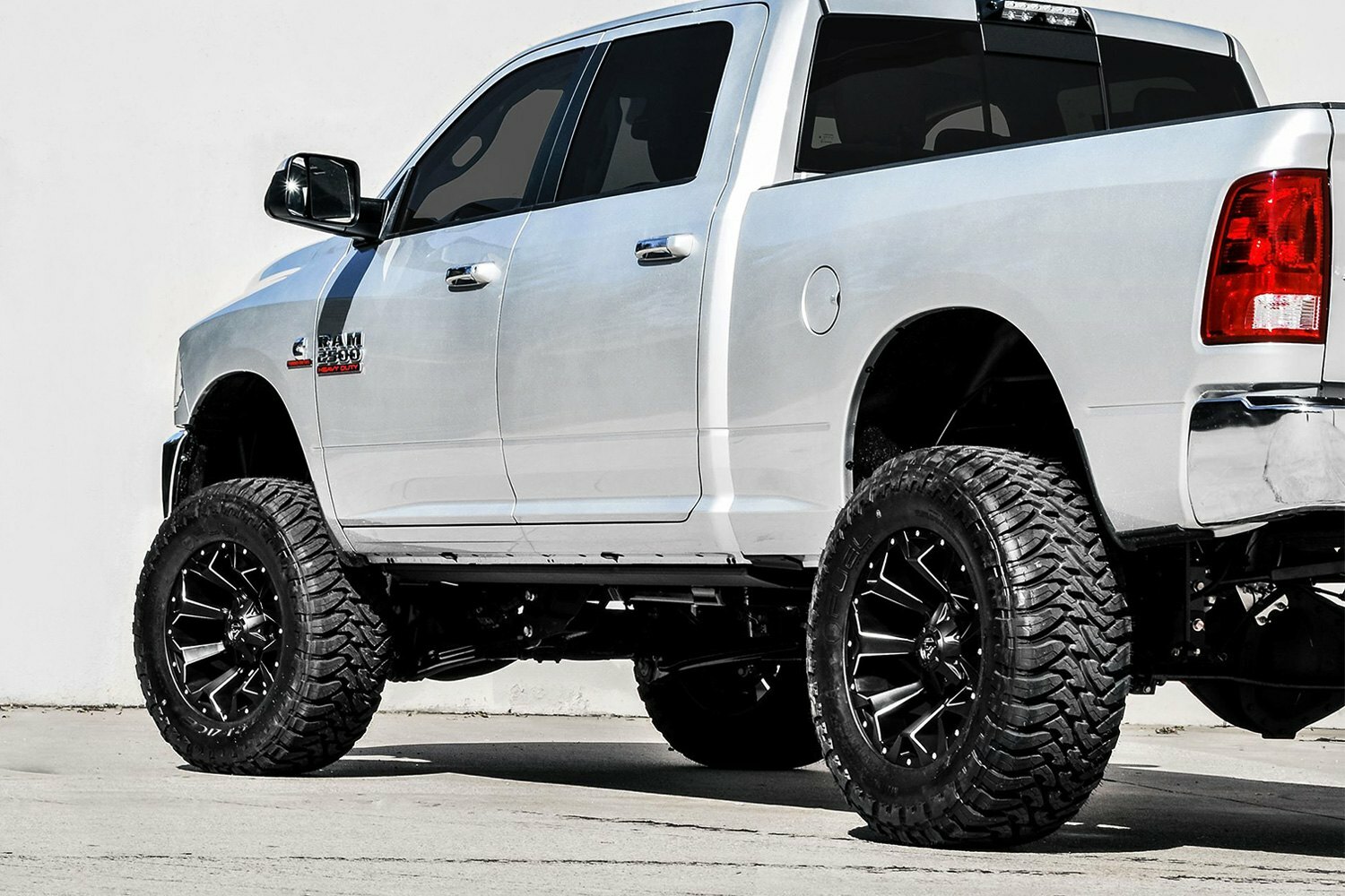 20x10 Fuel Assault D576 Rims Black Offroad 6lug Wheels Silverado F150