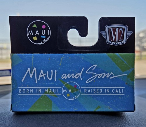 M2 Machines 1990 Chevrolet C1500 Silverado Maui And Sons R95. - Picture 3 of 4