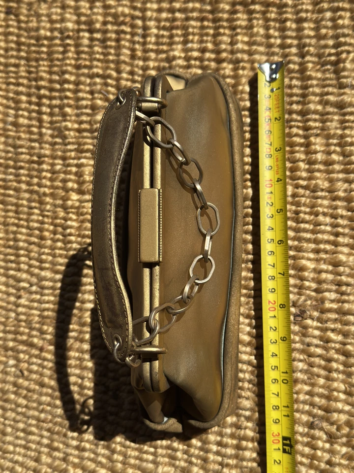 Bolso clutch vintage MARNI bronce dorado pátina envejecida cuero usado $120 Foto 4 de 4