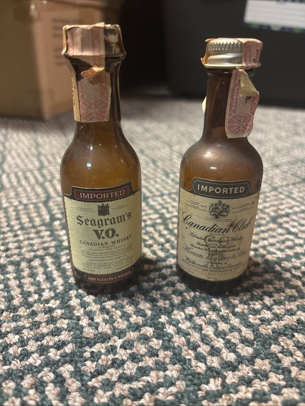 Empty Seagram's V.O. Canadian Whisky Vintage Mini Airline Bottle 1/10 Pint