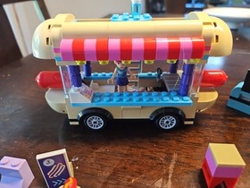 LEGO Friends: Amusement Park Hot Dog Van (41129)