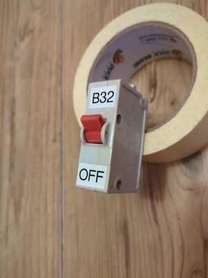 WYLEX 32 AMP MCB - PUSH PLUG IN - 32 - B32 - SCHNELL VERSCHICKT, OHNE Sockel REDUZIERT,
