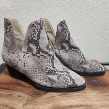 Free People Animal Print Double V Python Print Boots Booties Size 36 New