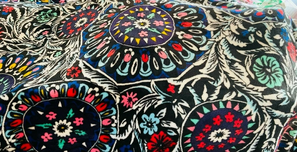 ☘☘☘RETIRED Vera Bradley Stained Glass Medallion 80" x 50" $55.00 NEW ☘☘☘ - Imagem 3 de 4