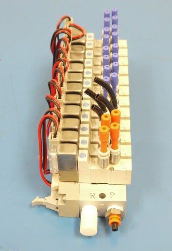 SMC (12) SYJ3123-5M0Z-M3 Solenoid Valves w/ SYJ3-F1H04A Manifold - Picture 4 of 6