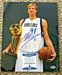dirk nowitzki signed basketball