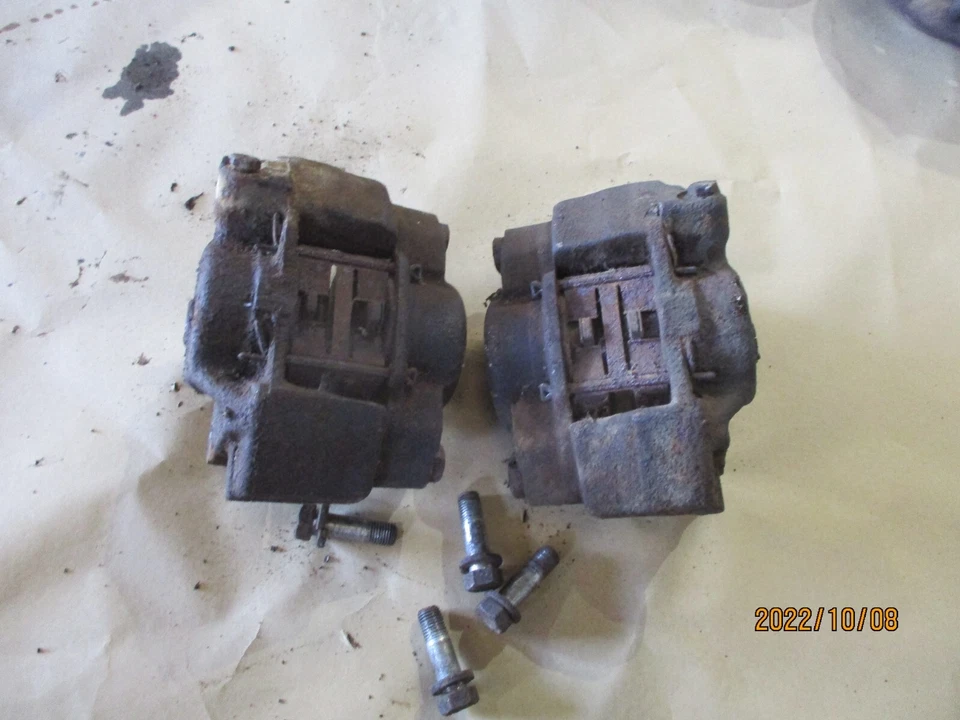 PAR DE PINZAS DE FRENO DELANTERAS BMC CLASSIC MG MORRIS AUSTIN 1100 1300 GT ADO16 Foto 2 de 2