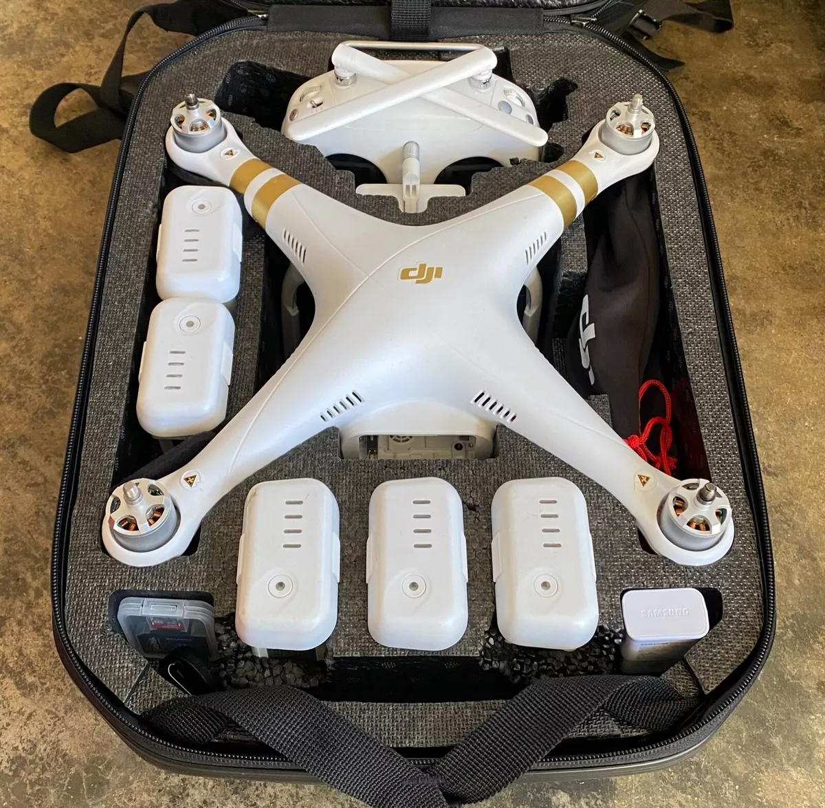 DJI Phantom 3 Professional Drone 4K video + 5 batteries + Backpack case kit