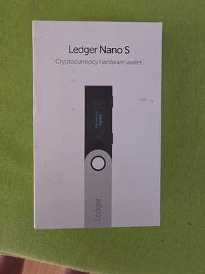 Ledger Nano S  USB 2.0 Hardware Wallet - Matteschwarz
