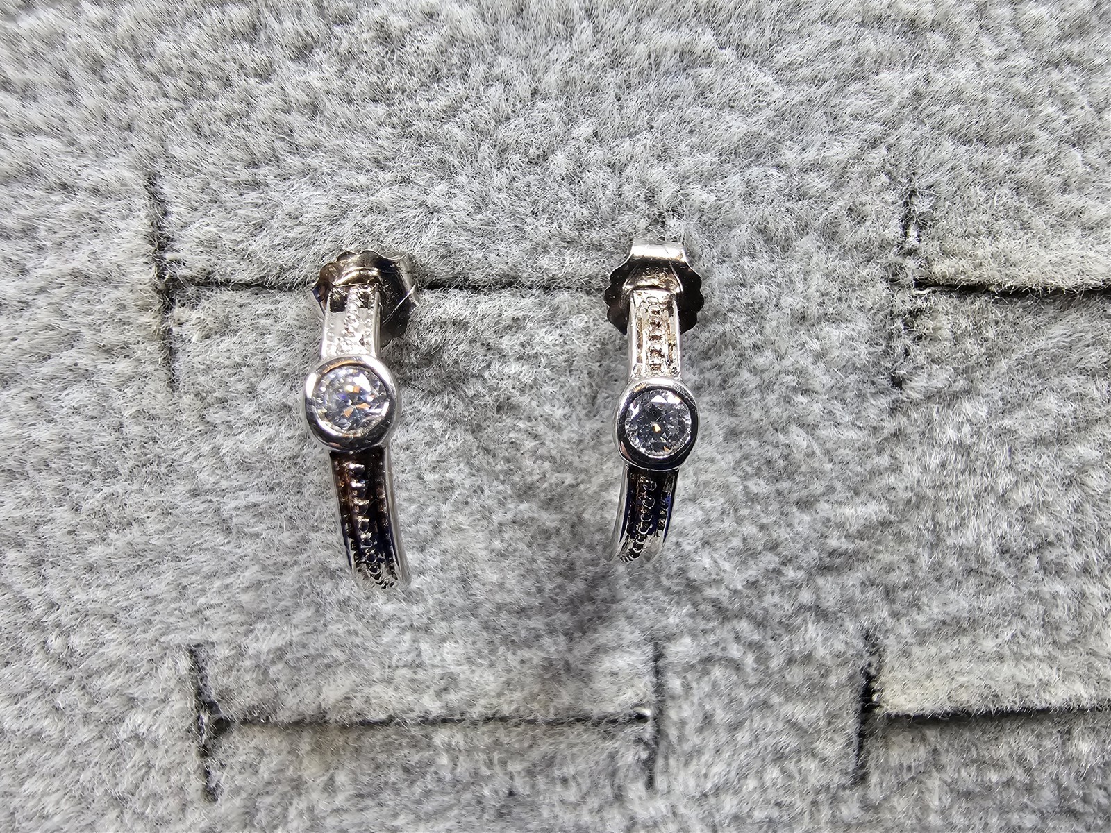 Grandma Grabe's Beautiful Vintage 925 Sterling Silver Cz Hoop 1G Earrings