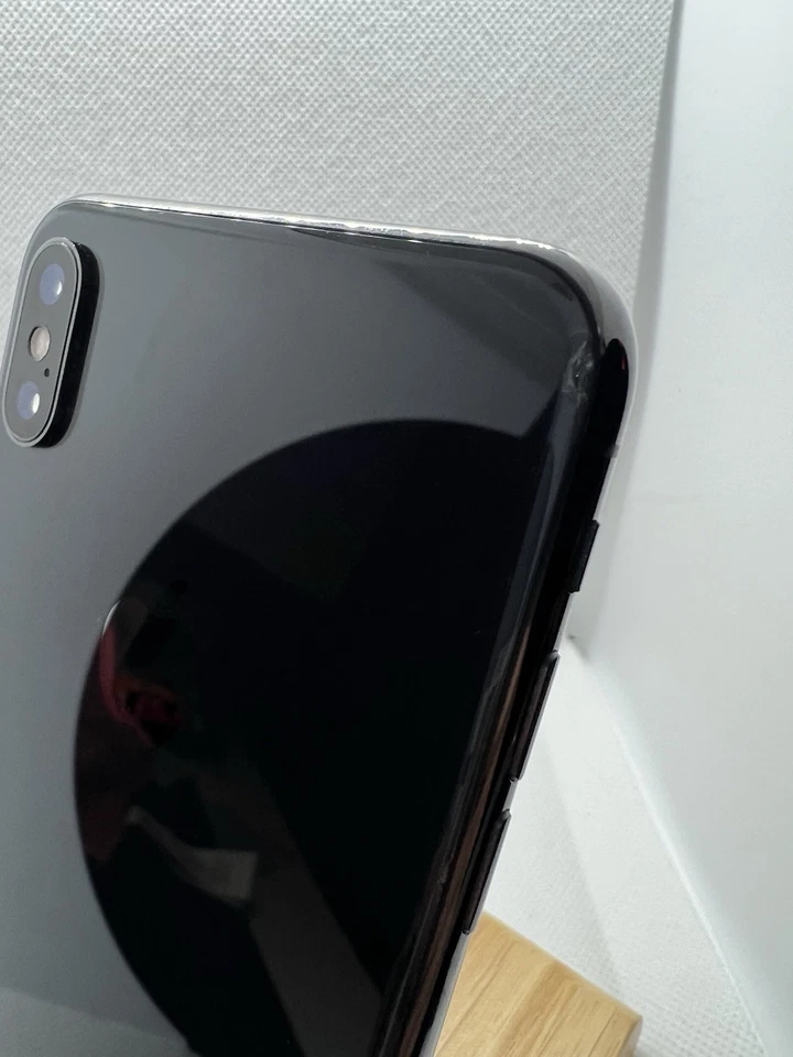 Apple iPhone XS Max - 64GB - Grigio Siderale - Immagine 3 di 4