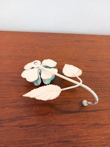 VINTAGE FRENCH METAL ENAMEL FLOWER COAT HOOK - Picture 15 of 15