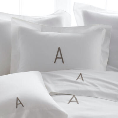 Individuell bestickte feine Hotel Bettwäsche weiß reine Baumwolle T200 personalisierbar