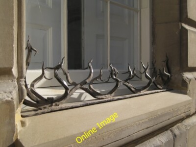 Photo 6x4 Ornamental wrought-iron cheval de frise, Court House, Castle St c2013