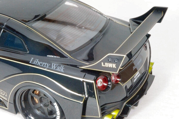 1/18 Nissan GT-R (R35) / LB Silhouette Works GT 35 GT-RR 1/18 Nissan GT-R (R35) / LB Silhouette Works GT 35 GT-RR