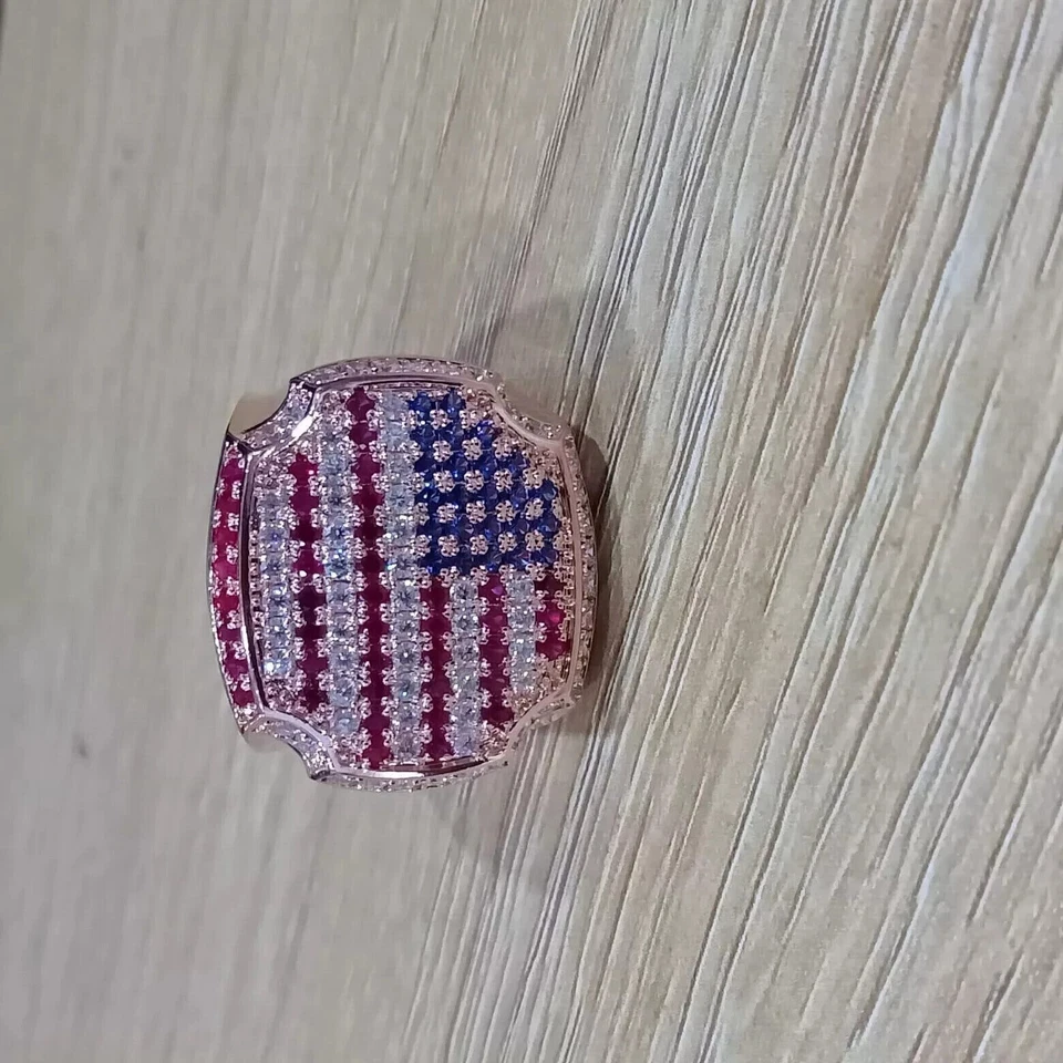Anillo banda bandera EE. UU. rubí y zafiro simulado de 3 quilates enchapado en oro rosa de 14 k plateado Foto 2 de 4