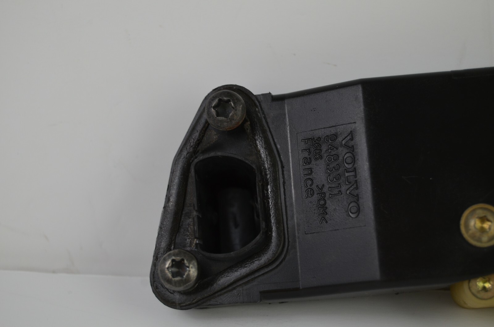 0109 VOLVO S60 S80 XC90 V70 XC70 FUEL GAS DOOR LOCK Release SOLENOID