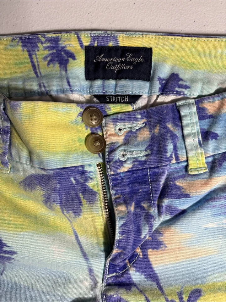 Pantalones cortos para mujer American Eagle Outfitters talla 2 estampado tropical Foto 2 de 4
