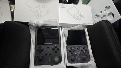 Anbernic Handheld Gaming RG351V and RG353V with Carrying Case - 128gb sd card