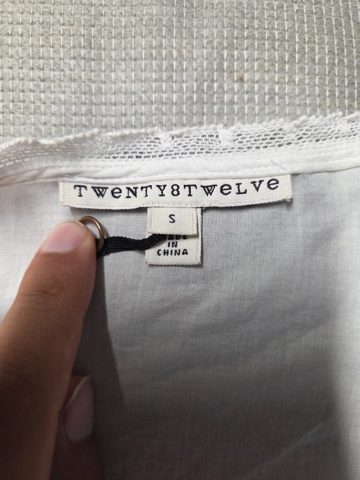 Twenty8Twelve Mujer Top Blusa Camisa Blanca Túnica Delicado Bordado Cuello en V Foto 2 de 4