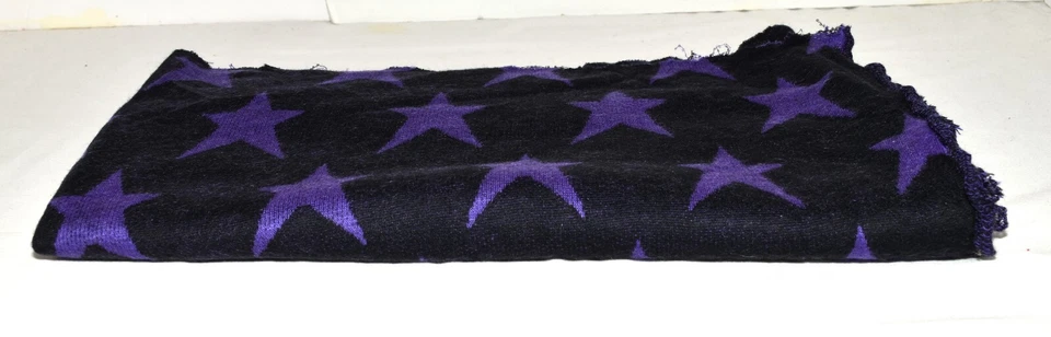 Remanente tejido vintage negro con estrellas moradas mezcla lana 64" W 35" Foto 3 de 4