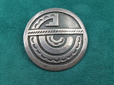 Amerikanische Ureinwohner Silber Stammesmotiv Runde Anstecknadel: 1,5'' Durchmesser