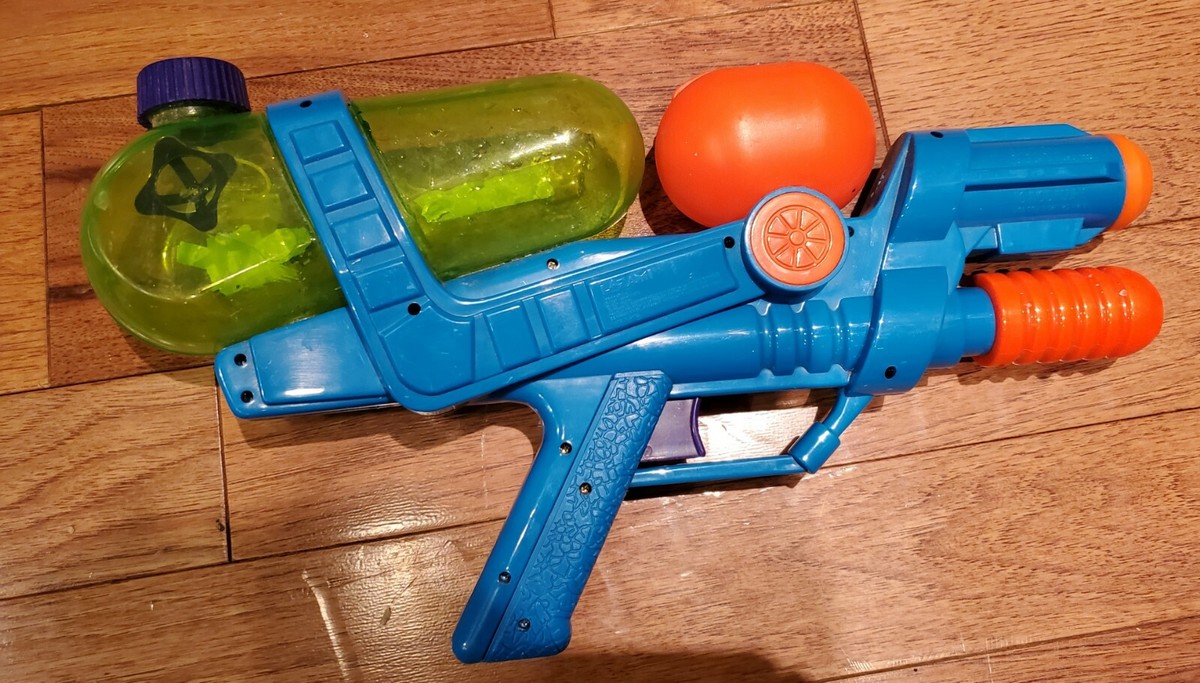 VINTAGE SUPER SOAKER XP 70 XTRA POWER WATER GUN 1997 LARAMI WORKS