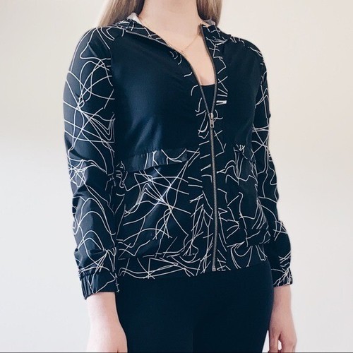 Fabletics Jiae Abstract Geometric Print Jacket - Picture 5 of 9