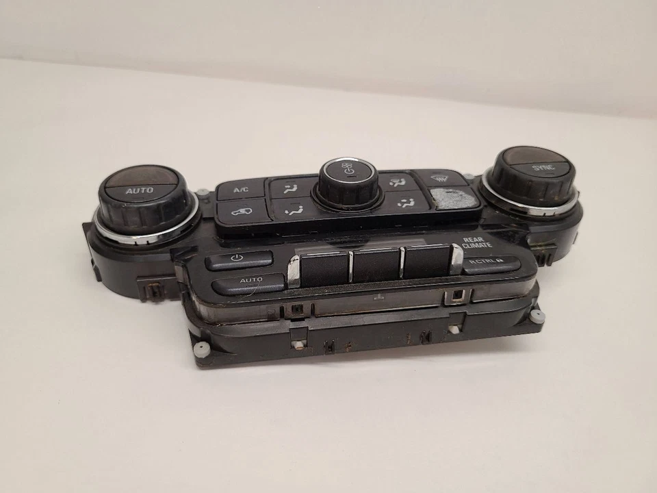 Chevrolet Suburban 1500 2015-2017 identificación montada en el tablero de control de temperatura 23251607 Foto 3 de 4