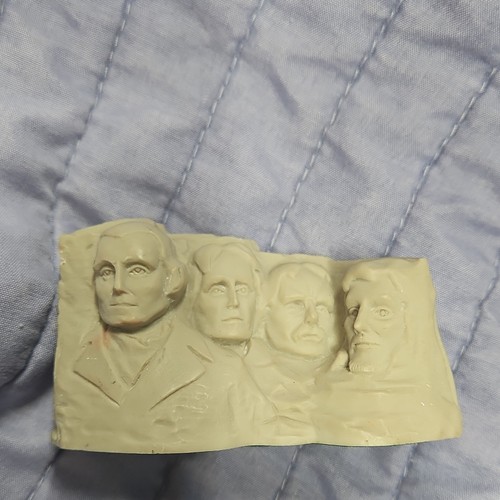 Mount Rushmore Souvenir Figurine South Dakota Collectible Sculpture