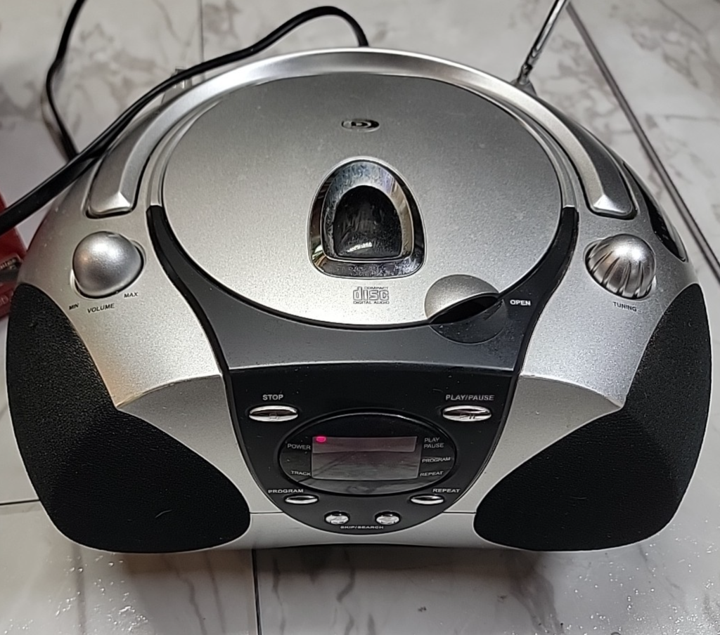Durabrand AM/FM Radio CD Player Boombox Model CD-1095 Silver